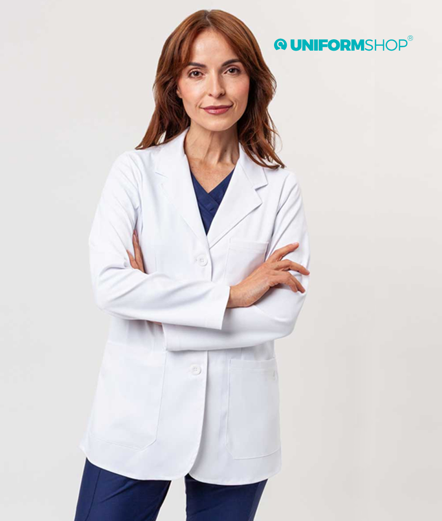 Jesli_szukasz_certyfikowanych_damskich_fartuchów_koniecznie_sprawdz_oferte_damskich_fartuchow_medycznych_w_sklepie_uniformshop.pl